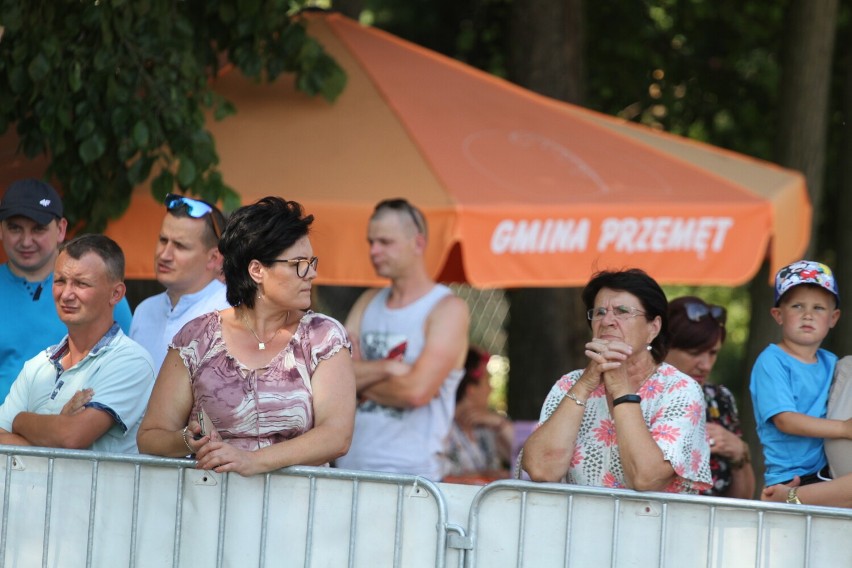 Mieszkańcy gminy Przemęt wraz z  gośćmi przywitali lato .