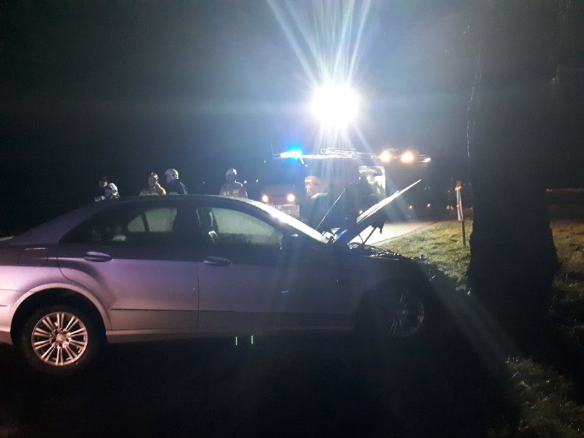 Wypadek w Łęgu. Auto stanęło w płomieniach