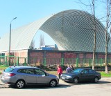 Sosnowiec: Hala sportowa przy ZSO nr 14 w Zagórzu ma już dach