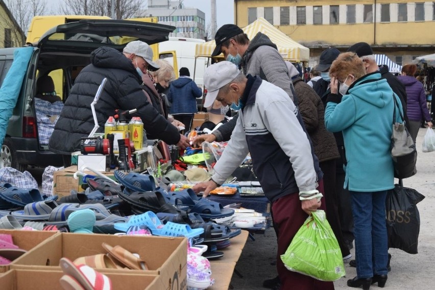 W środę 21 kwietnia na tradycyjne targ w Opatowie ściągnęło...