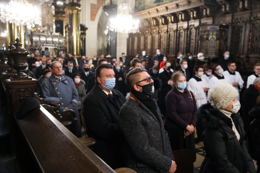 Kraków pamiętał o rocznicy urodzin Józefa Piłsudskiego. Marszałek urodził się 154 lata temu [ZDJĘCIA]