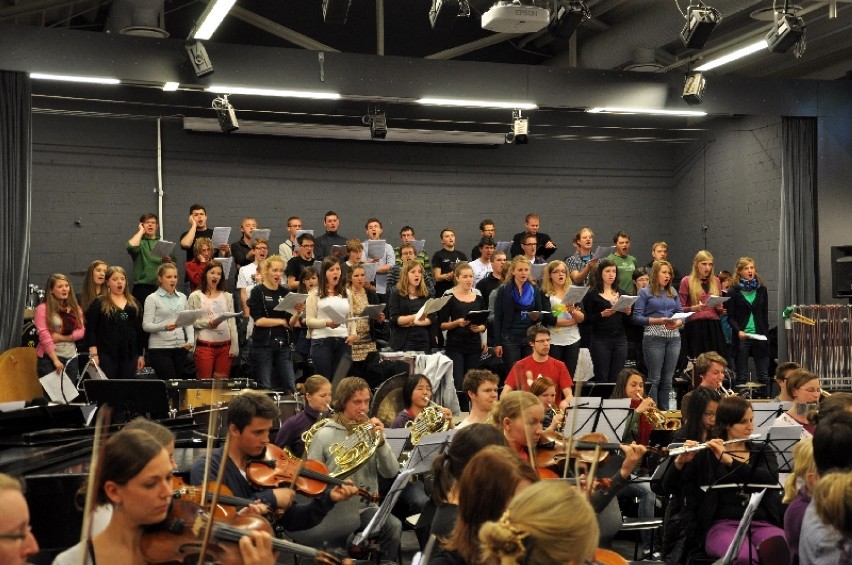 Resonans con tutti i Junges Orchester Hamburg podczas próby