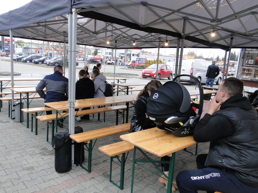 Food trucki ponownie w Radomiu. Na placu przy ulicy Mireckiego oferowano dania z wielu stron świata