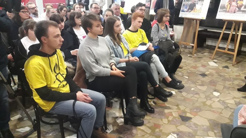 Radomsko: Z grupą Amnesty International o uchodźcach