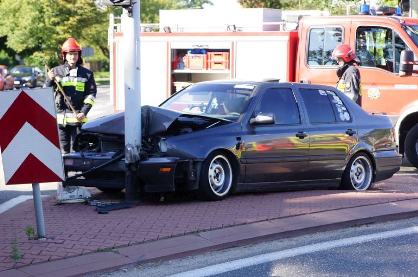 Wypadek w Kaliszu na skrzyżowaniu alei generała Sikorskiego...