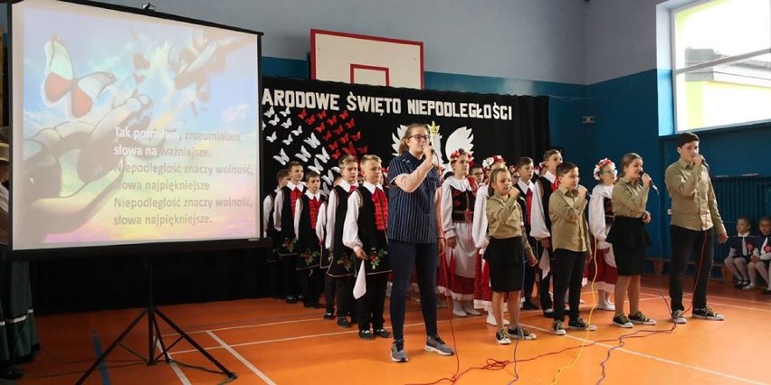 Suwałki: Uczniowie Szkoły Podstawowej nr 6 dzisiaj też świętowali rocznicę odzyskania niepodległości [ZDJECIA] 