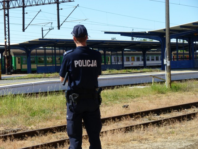 Policja także w Sławnie czuwała nad przejazdem pociągu z kibolami ze Szczecina