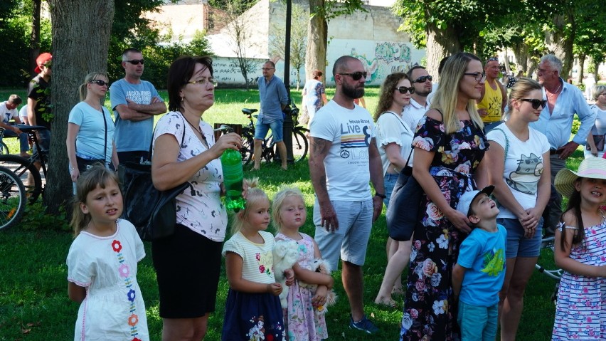 Bielskie Babeczki robiły przysiady dla Kubusia i Filipka. Zebrane pieniądze pomogą w walce z SMA (zdjęcia)