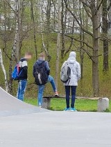 Strażnicy miejscy komentują zniszczenie ławki na skate parku [FOTO]