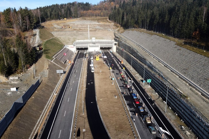 Tunel na zakopiance wreszcie otwarty dla kierowców