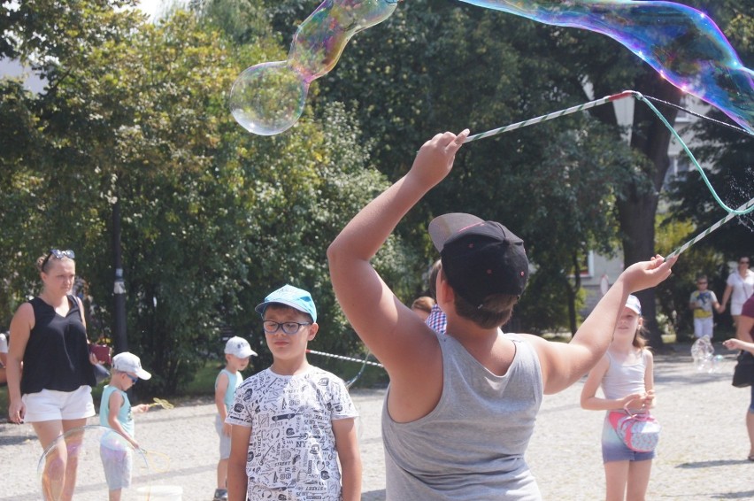 Bubble Day - dzień baniek mydlanych na placu 3 Maja w...
