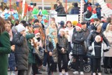Jarmark Bożonarodzeniowy w Opolu kusi atrakcjami. Słoneczną niedzielę mieszkańcy spędzili na opolskim rynku [ZDJĘCIA]