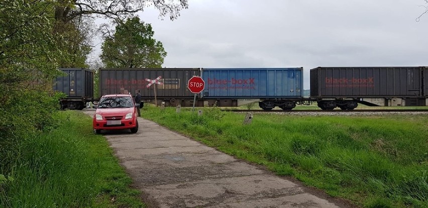 Do zdarzenia doszło w czwartek, 16 maja, na przejeździe...