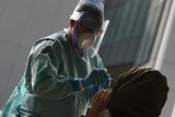 Koronawirus w Małopolsce. Eksperci alarmują: Tylko natychmiastowe nakładanie kwarantanny ograniczy rozprzestrzenianie się pandemii