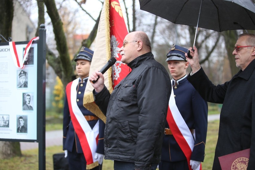 Tablica upamiętnia kadetów lwowskich uczestniczących w III...