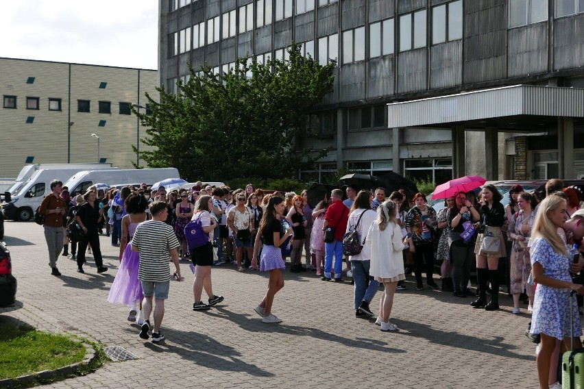 Koncert Sunmi w Warszawie. Tłumy fanów koreańskiej wokalistki przed stołecznym klubem