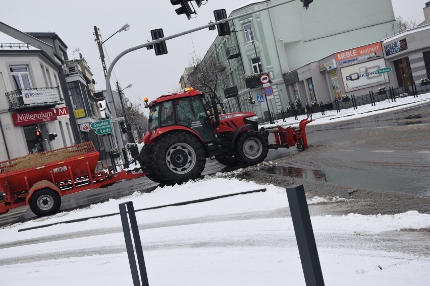 Ostrzeżenie przed opadami śniegu w Zduńskiej Woli. Może spaść do 15 cm