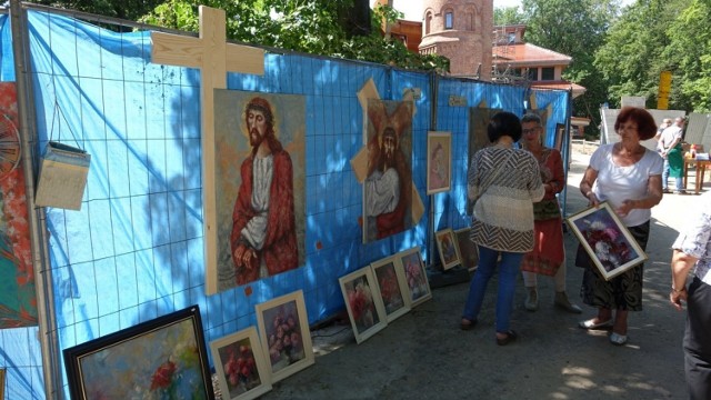 W niedzielę na koszalińskiej Górze Chełmskiej zorganizowano II Dzień Kultury dla Góry. Do godz. 16 na mieszkańców czekało wiele atrakcji: występy artystyczne, loteria fantowa, stoiska z ciastami, kiełbaską z grilla, a także z wyrobami artystycznymi. Dla uczestników była to także okazja, by obejrzeć postęp prac przy budowie Centrum Pielgrzymkowo - Turystycznego.

