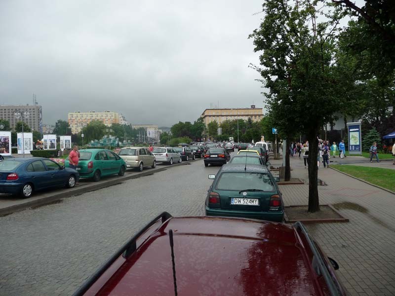 Gdynia: Mniej miejsc parkingowych w centrum Gdyni. Więcej znaków zakazu na Al. Jana Pawła II