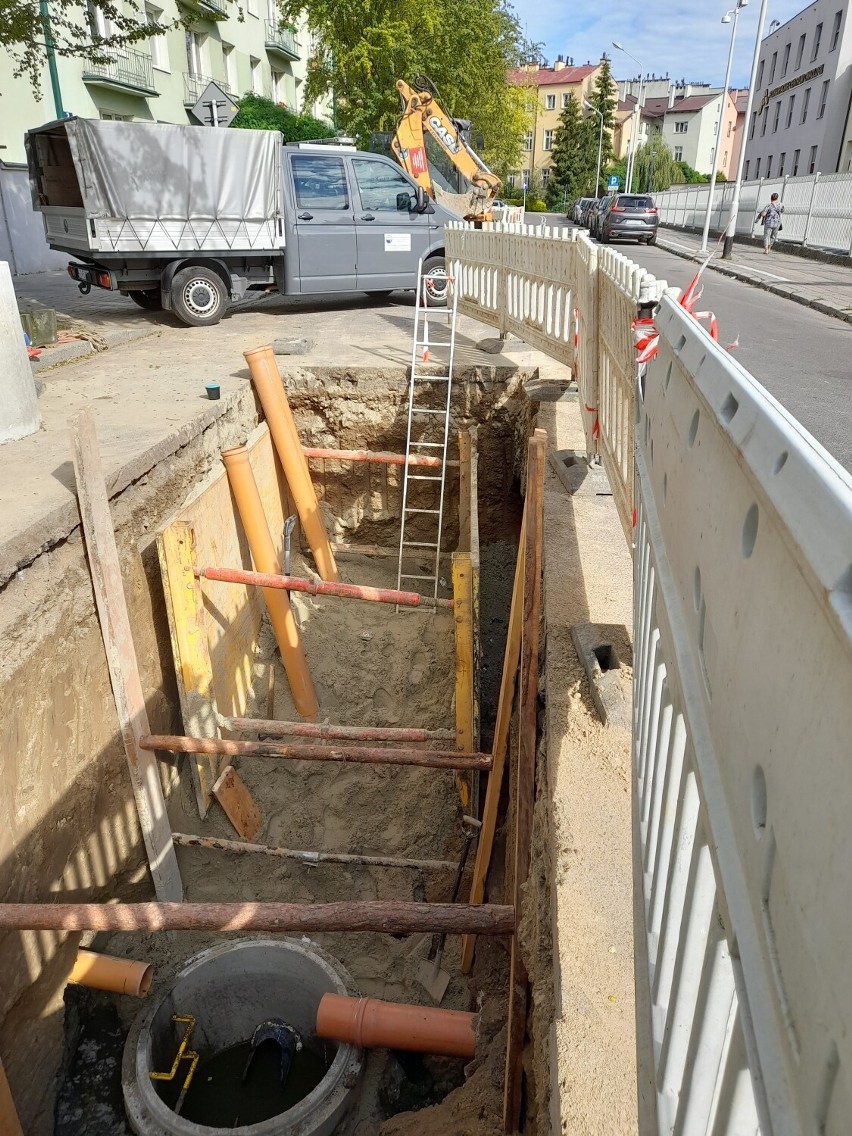 Zmodernizowana kanalizacja przy ulicy Leszczyńskiego. Rzeszowski MPWiK nowoczesną metodą wymienił tam stare, zużyte rury