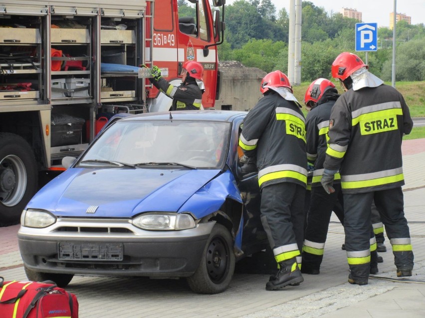 Pokazy strażackie w Galerii Sanowa w Przemyślu