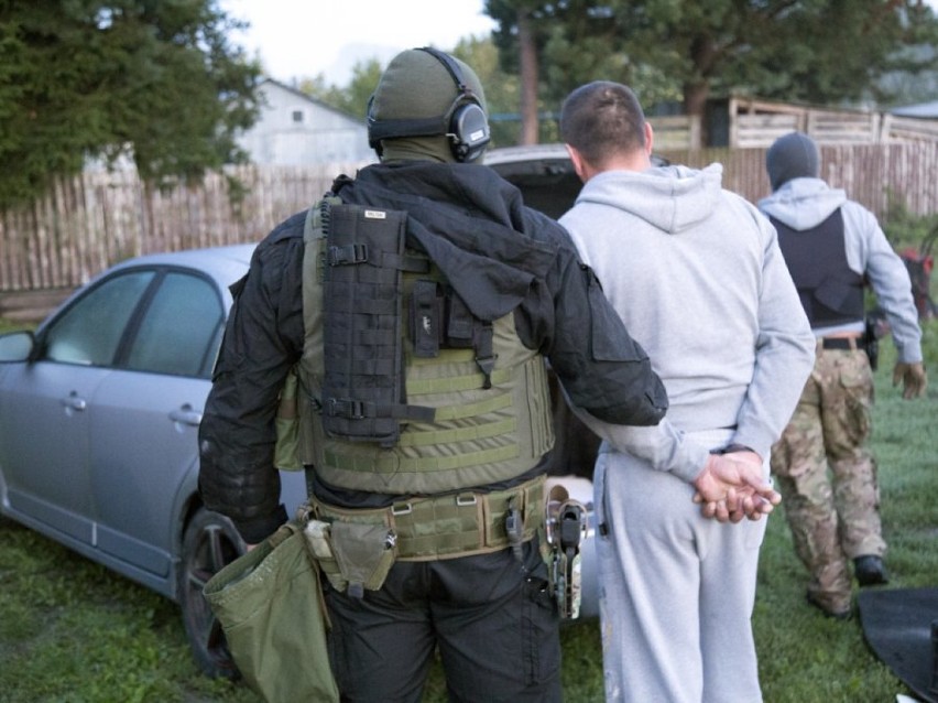 Gang Warszawa. Nielegalna broń, amunicja i potężna ilość...