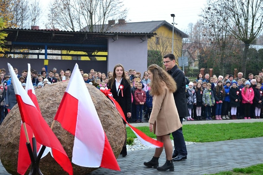 Tablica z okazji 100-lecia niepodległości została odsłonięta w Brąszewicach (zdjęcia)