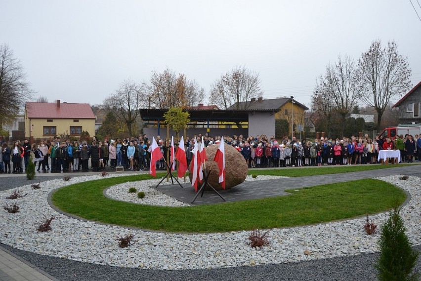 Tablica z okazji 100-lecia niepodległości została odsłonięta w Brąszewicach (zdjęcia)