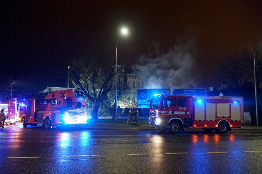 Pożar w Kaliszu. Płonął budynek przy ulicy Winiarskiej