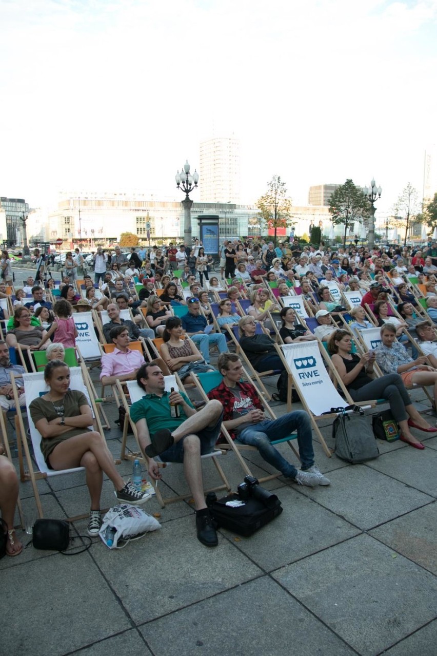 Rusza 6. sezon wydarzeń kulturalnych na placu Defilad. Będą koncerty, spektakle i kino letnie [PROGRAM]