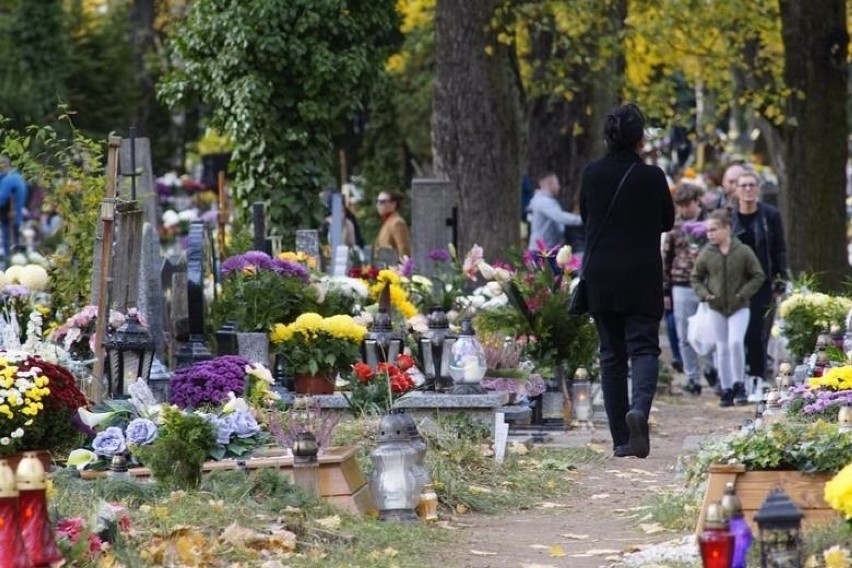 Na poznańskich cmentarzach komunalnych pochówki mają odbywać...