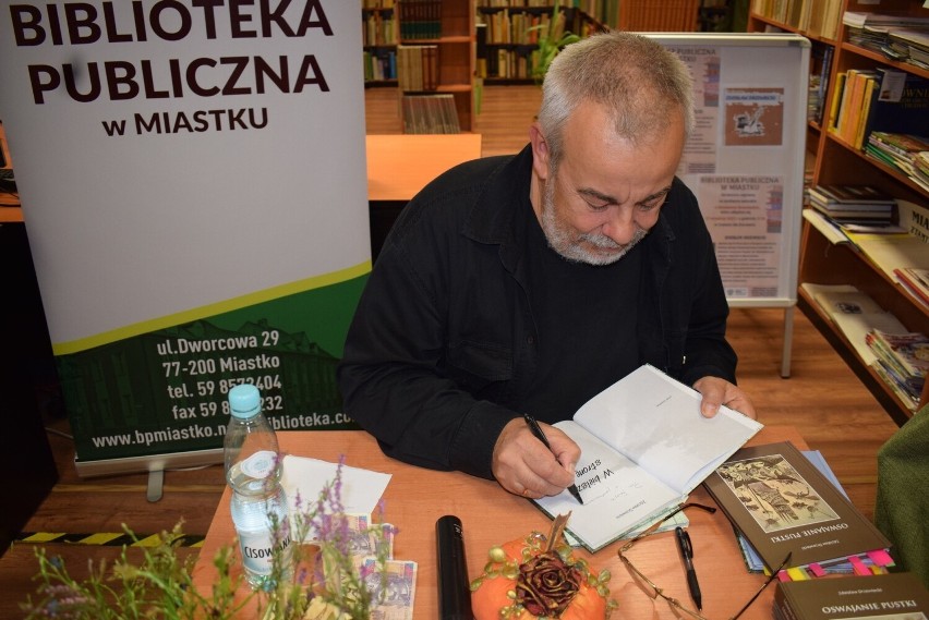 W czytelni Biblioteki Publicznej w Miastku gościł poeta...