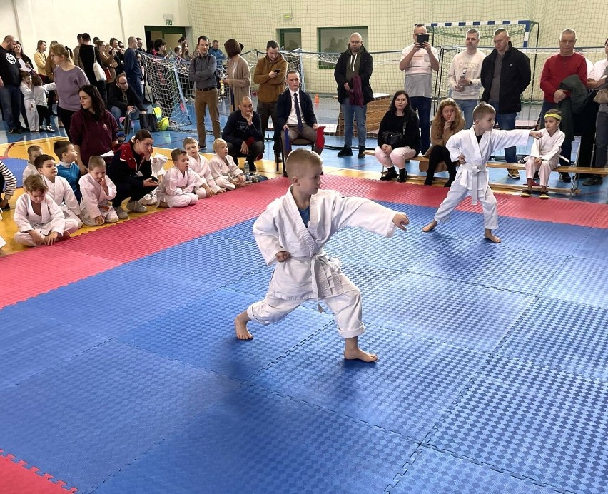 Sukces młodych karateków z Szamotulskiego Klubu Karate podczas Turnieju Karate Dzieci i Młodzieży Champions Cup!