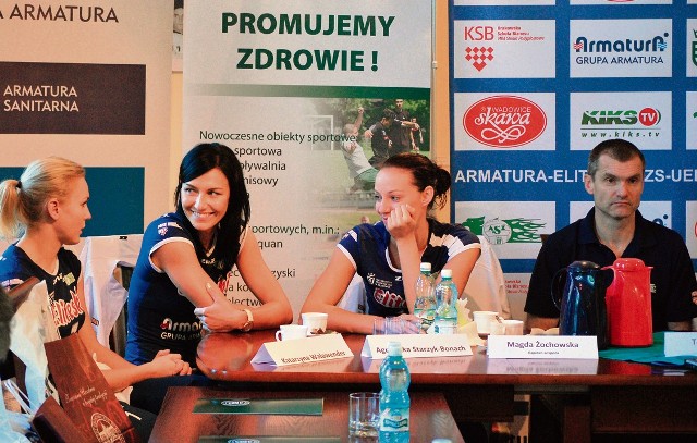 Od lewej: Walawender, Starzyk-Bonach, kapitan zespołu Żochowska i trener Klocek