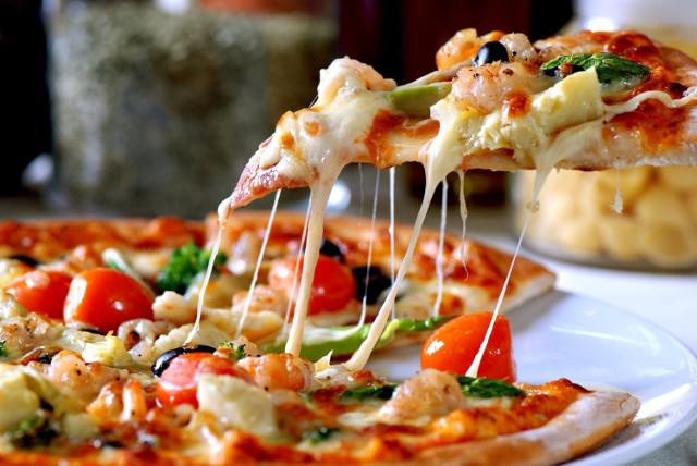 Brakuje Wam pomysłu, gdzie w Radomiu można zjeść najlepszą pizzę? Już spieszymy Wam z pomocą! Sprawdźcie to zestawienie 10 najlepszych pizzerii w Radomiu. Powstało w oparciu o oceny internautów zamieszczone w serwisie Google. Życzymy smacznego!