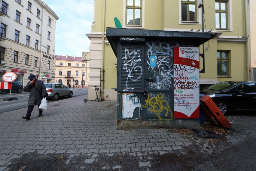 Kiedyś tętniły życiem, dzisiaj stoją opustoszałe. Kioski odchodzą do lamusa