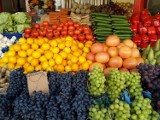 Świeże warzywa i owoce na targowisku Korej w Radomiu. Jakie ceny?