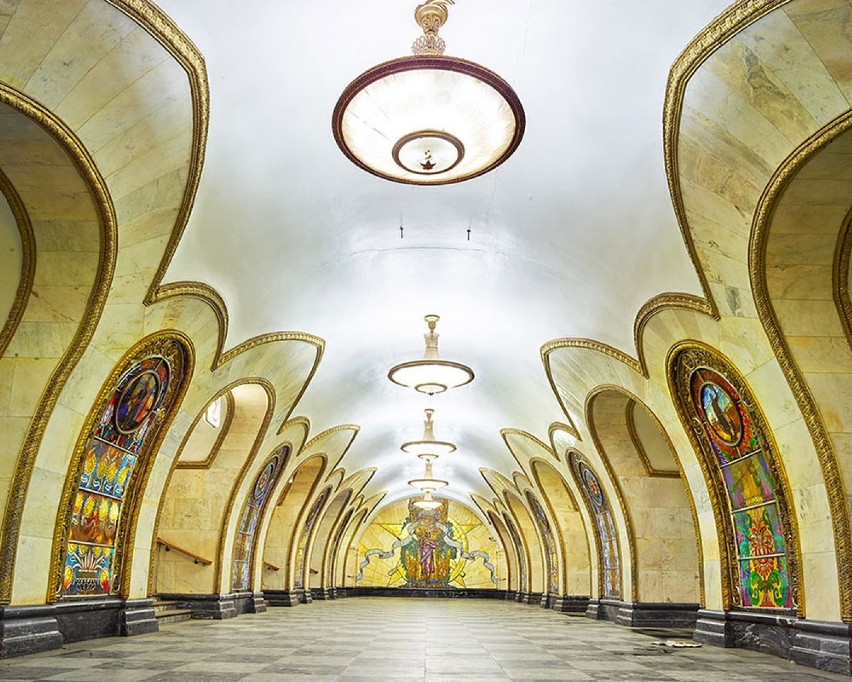 Novolobodskaya Metro Station