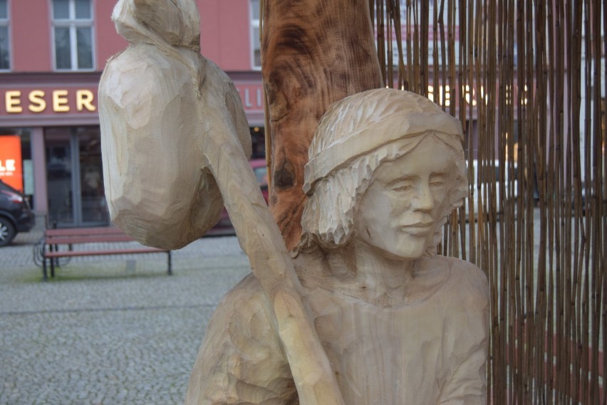 Stajenka Betlejemska 2020 na Rynku w Kościerzynie. Niezwykłe rzeźby i głęboka symbolika [ZDJĘCIA]