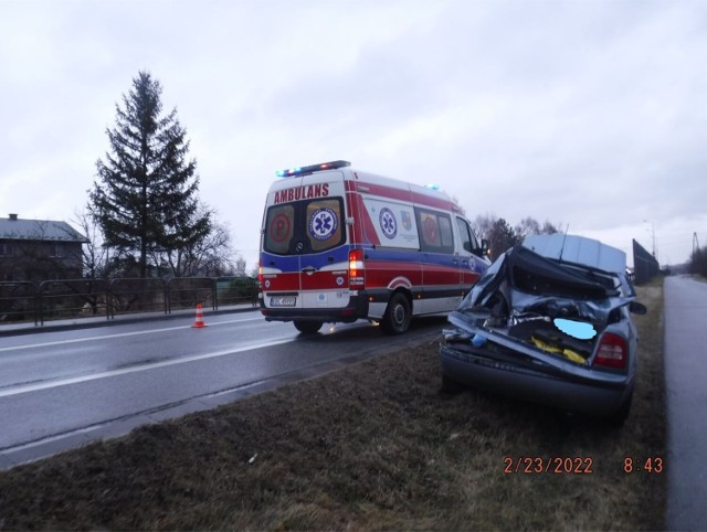 Skutki najechania na tył skody przez ciężarówkę w Łazach na DK94, 23.02.2022