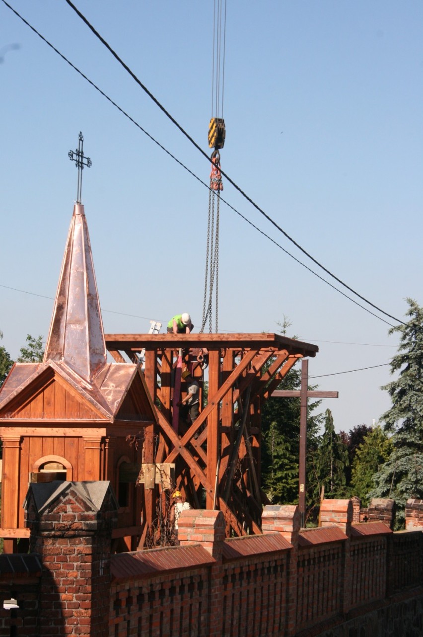 Ojcowie Franciszkanie w Radziejowie mają nową dzwonnicę [zdjęcia]