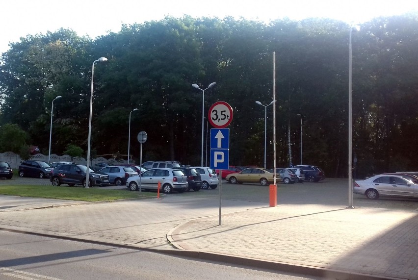 Przed halą i basenem w Boguszowicach pojawią się bramki wjazdowe