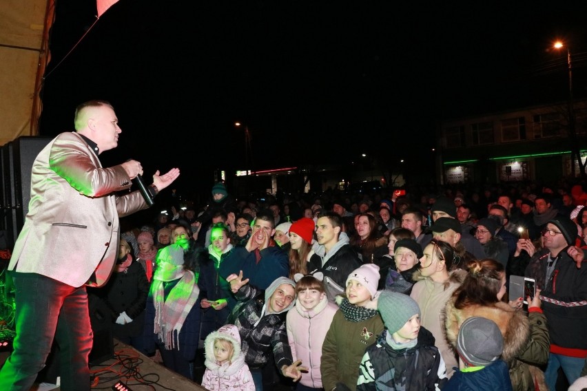 Powitanie Nowego Roku w Złoczewie 2019. Był to jedyny plenerowy Sylwester w miastach powiatu sieradzkiego (zdjęcia)