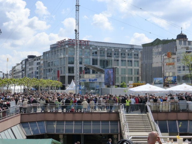 W tegorocznym festiwalu (Wolkenkrazer-Festival) &quot;drapaczy chmur&quot; wzięło udział ponad milion ludzi. 
Fot.Isabella Degen