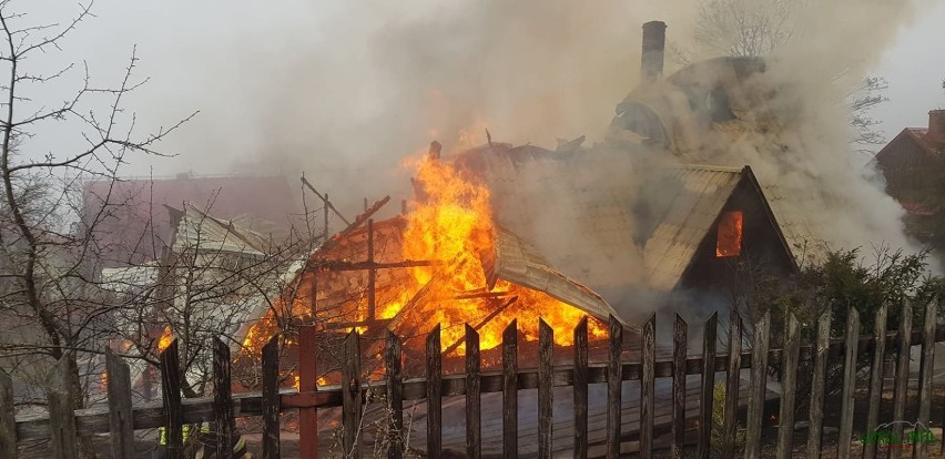 Zawoja. Spłonęły dwa drewniane domki dla turystów [ZDJĘCIA, FILM]