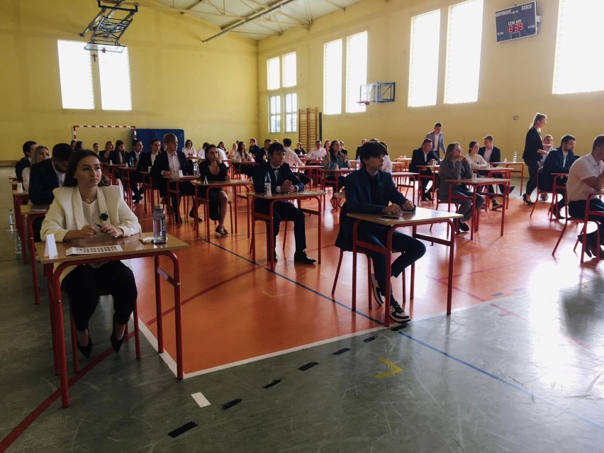 Matura 2023 w Zespole Szkół przy Teatralnej w Pile. Maturzyści piszą egzamin z języka polskiego 