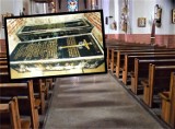 Krypty kozielskiego kościoła św. Zygmunta i św. Jadwigi Śląskiej. W środku znajdziemy sarkofagi, tablice. Co jeszcze?