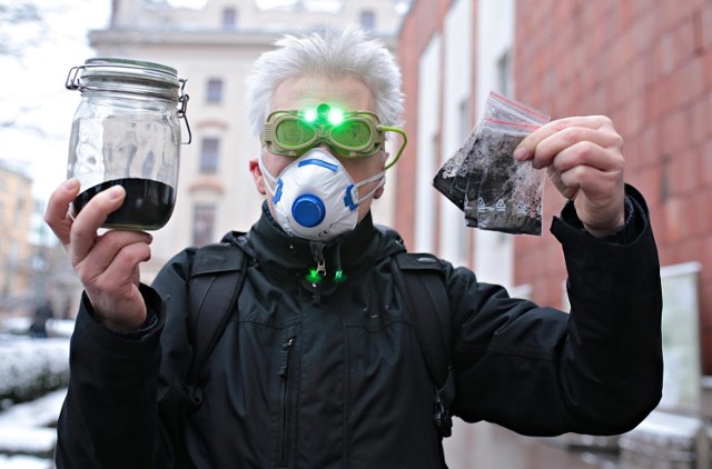Polacy przez dodatkowe trzy sezony będą zatruwani przez smog pochodzący z najbardziej toksycznych sortów - ubolewają działacze Krakowskiego Alarmu Smogowego.