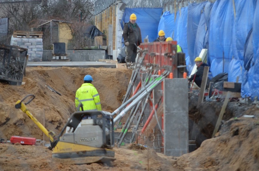 Głogów: W zakładzie karnym powstaje fabryka mebli. Więźniowie będą produkować towar wyłącznie dla Niemców. 