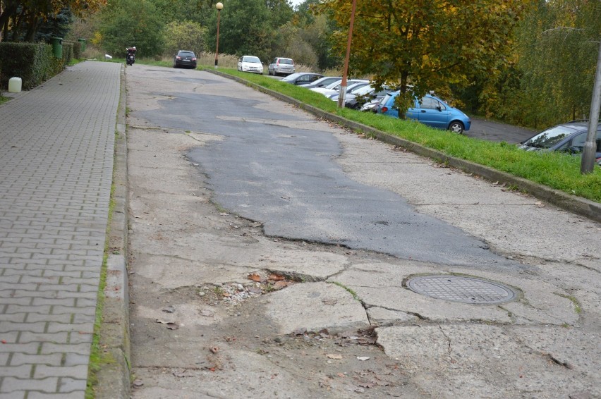 Część mieszkańców bloku nr 27 na os. Widok ma dość...